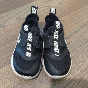 Nike Toddler Black Slip-On Shoes Size 8C